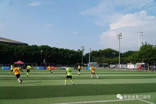 杨超声领取中超第二轮最佳奖杯：好像回到了17岁的夏天